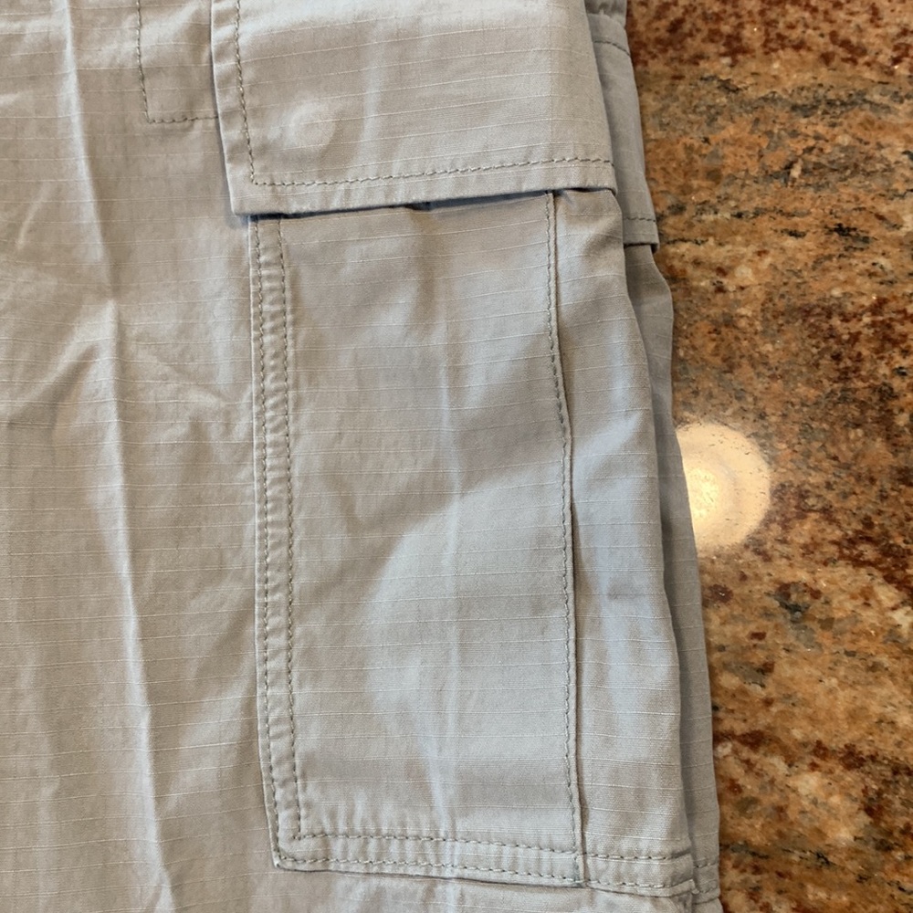 Almost new mens cargo shorts - Picture 2 of 4